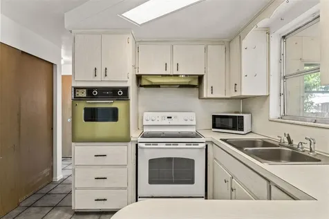 1050 Saxon Lane Holiday FL 34691
