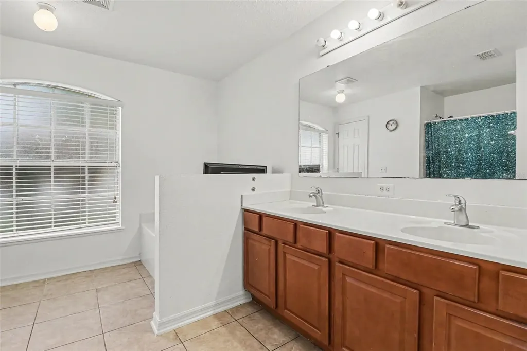 100 Festive Court Chuluota FL 32766