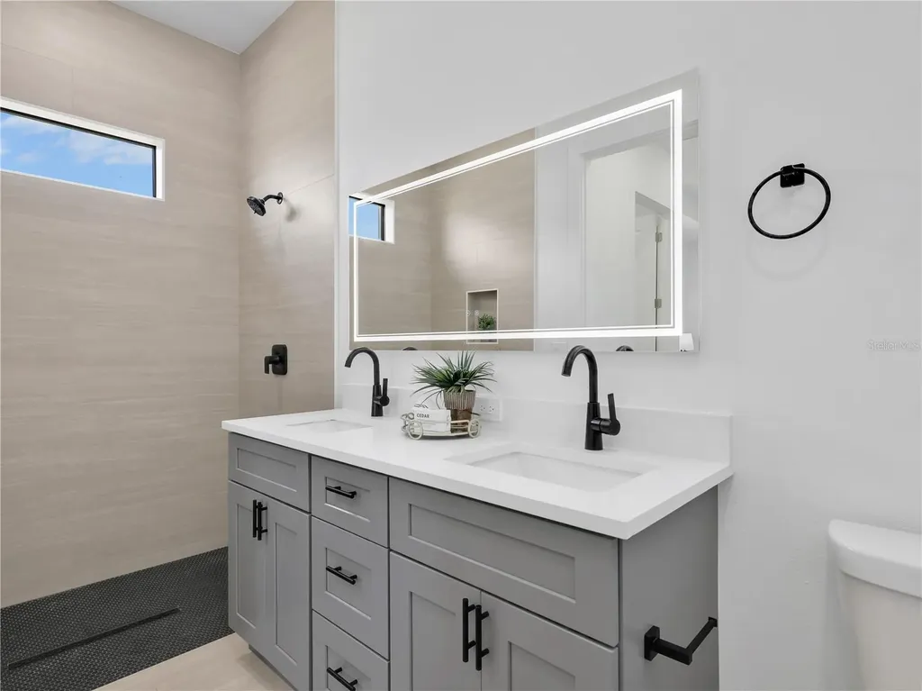 1721 NW 2nd Street Cape Coral FL 33993