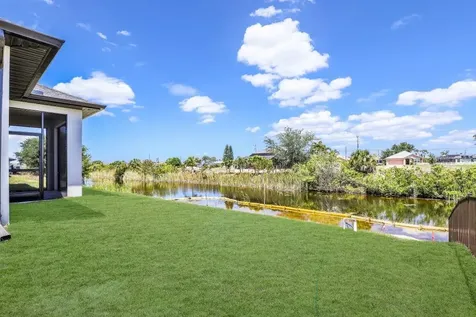 1721 NW 2nd Street Cape Coral FL 33993