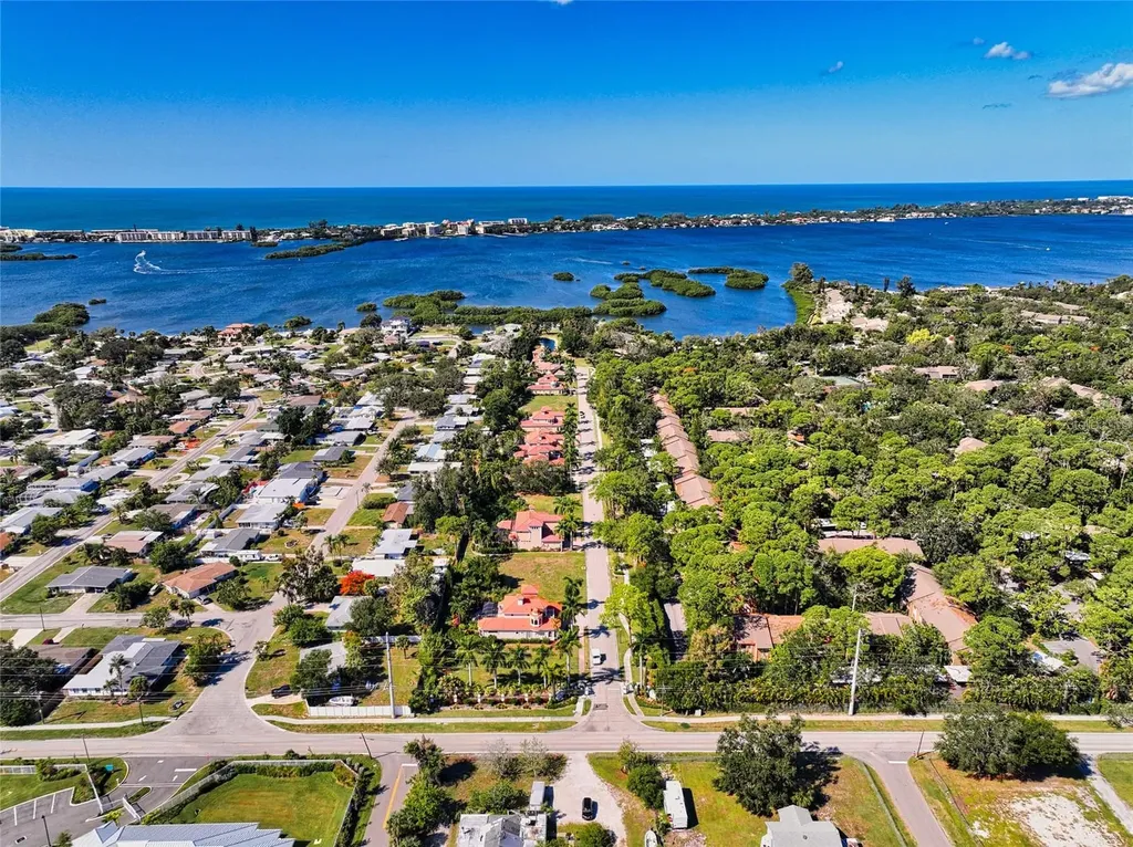 1690 Assisi Drive Sarasota FL 34231