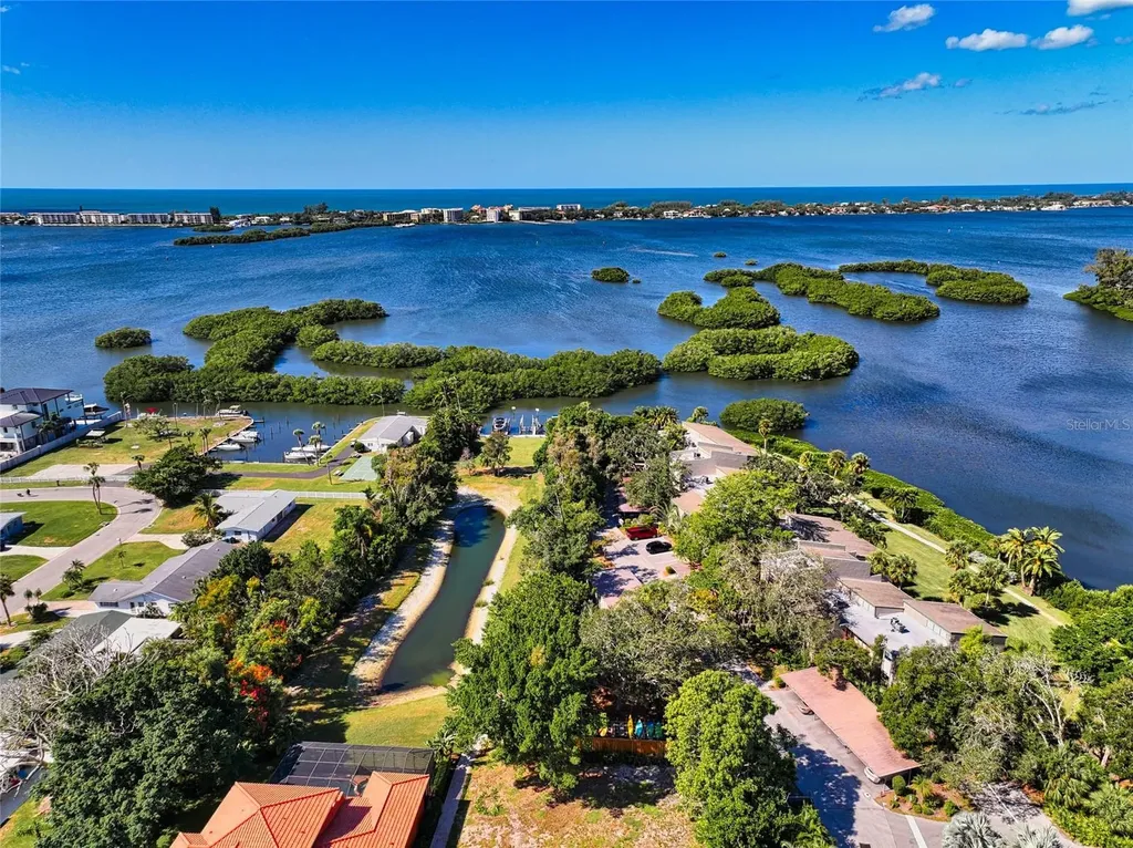1690 Assisi Drive Sarasota FL 34231