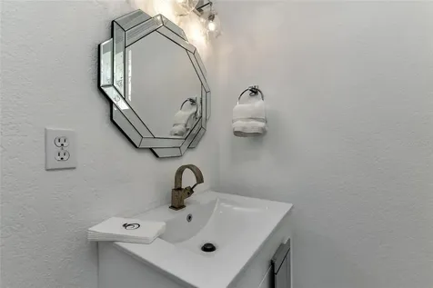 1690 Assisi Drive Sarasota FL 34231