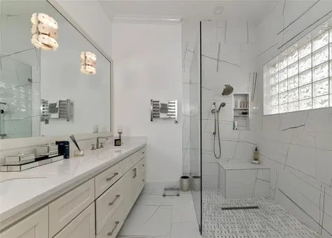 1690 Assisi Drive Sarasota FL 34231