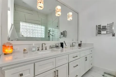1690 Assisi Drive Sarasota FL 34231
