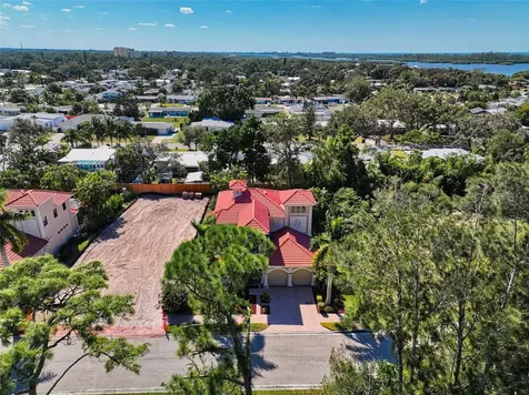 1690 Assisi Drive Sarasota FL 34231