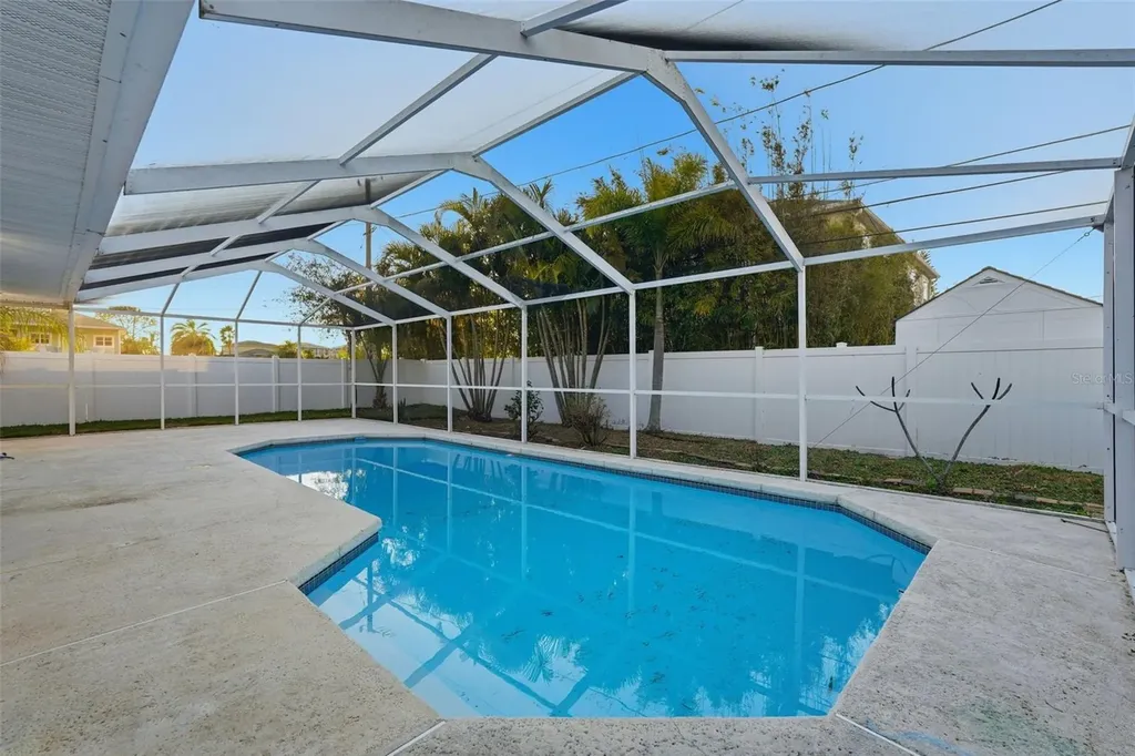 2470 Del Rio Way Dunedin FL 34698
