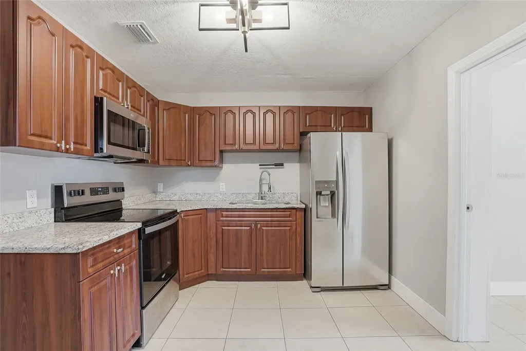 6712 River Road Tampa FL 33615