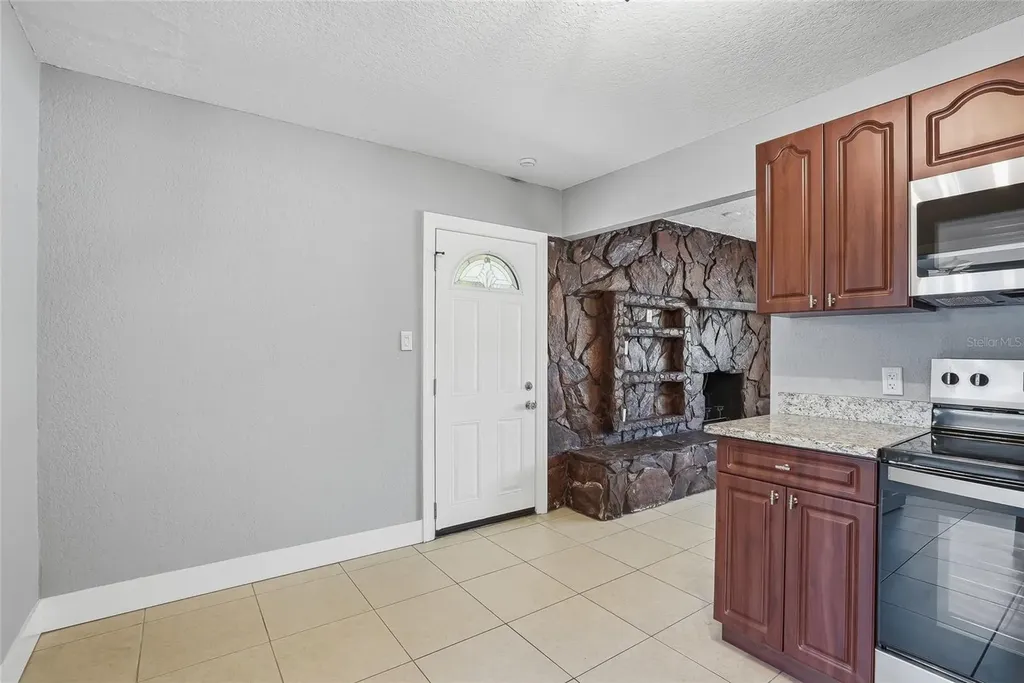 6712 River Road Tampa FL 33615