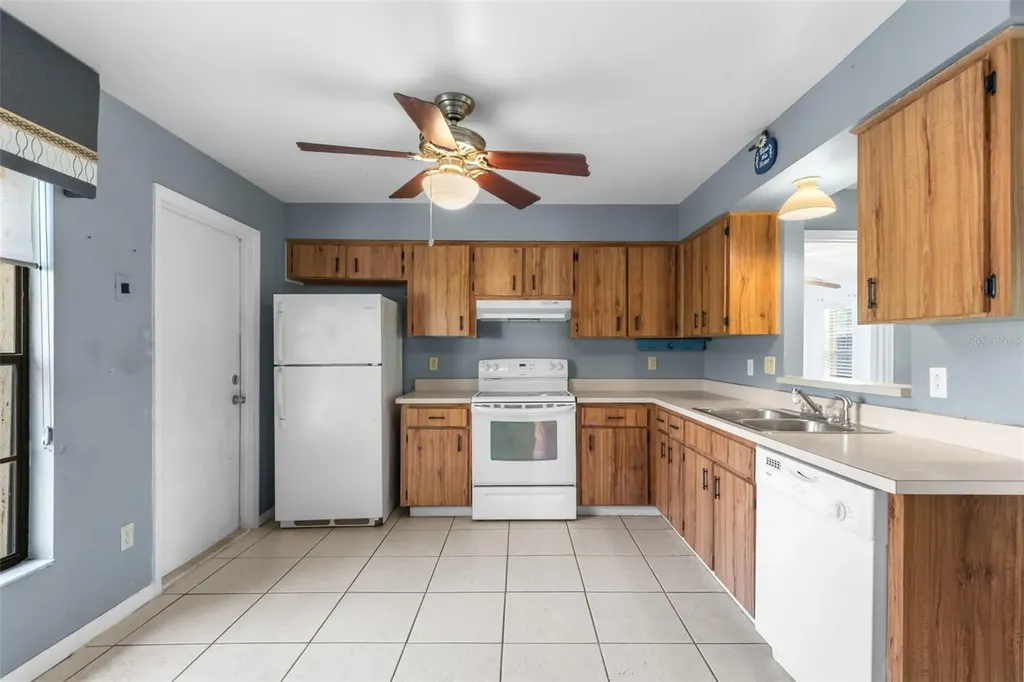 17635 Meadowbridge Drive Lutz FL 33549