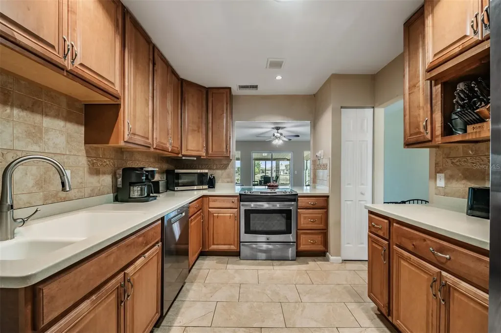 381 Club Manor Drive Sun City Center FL 33573