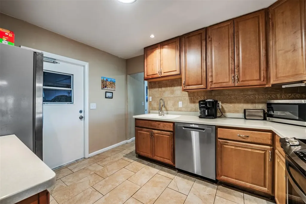 381 Club Manor Drive Sun City Center FL 33573