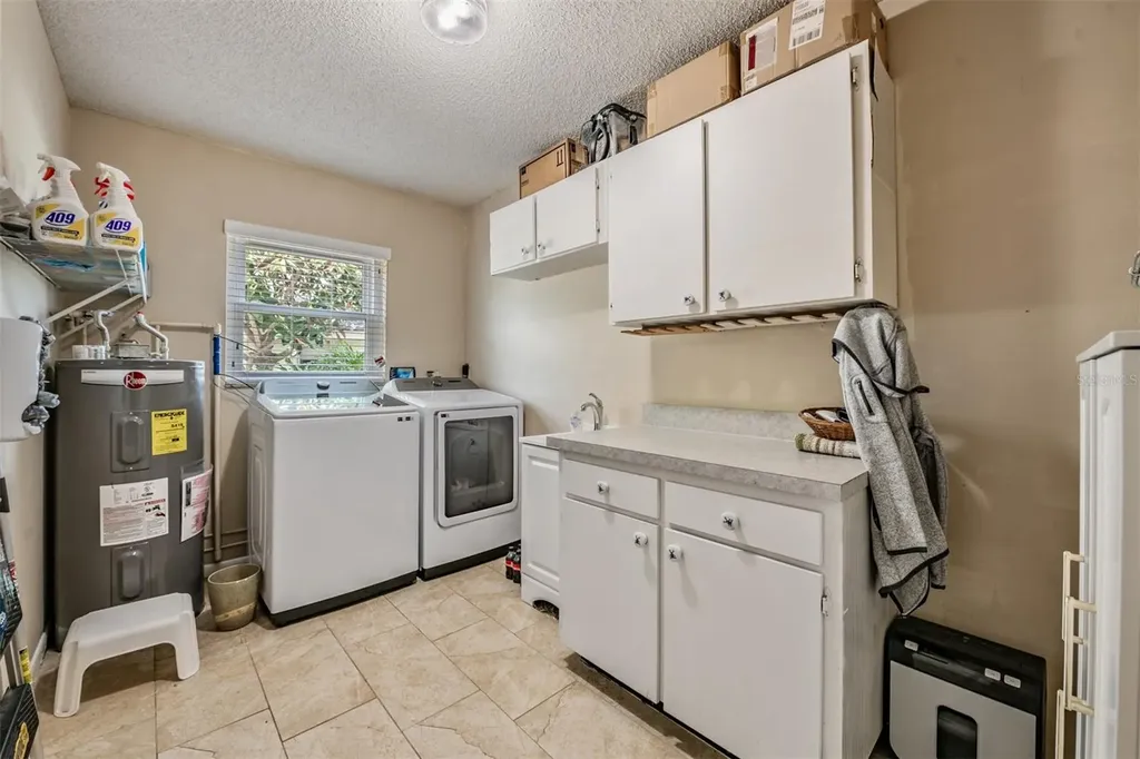 381 Club Manor Drive Sun City Center FL 33573
