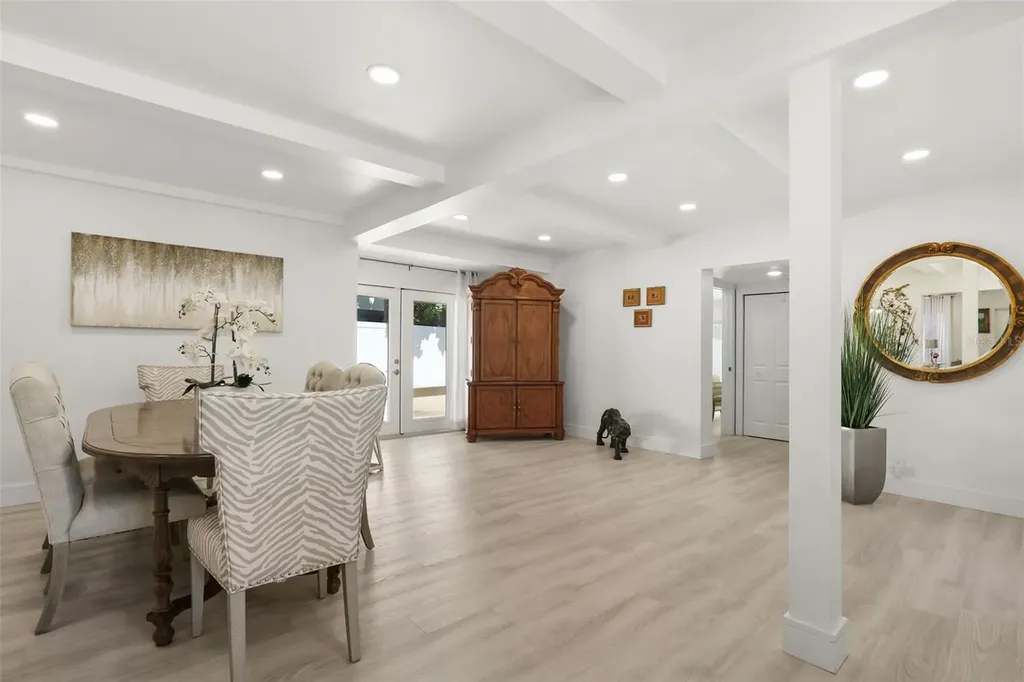 25 Sandpiper Road Tampa FL 33609