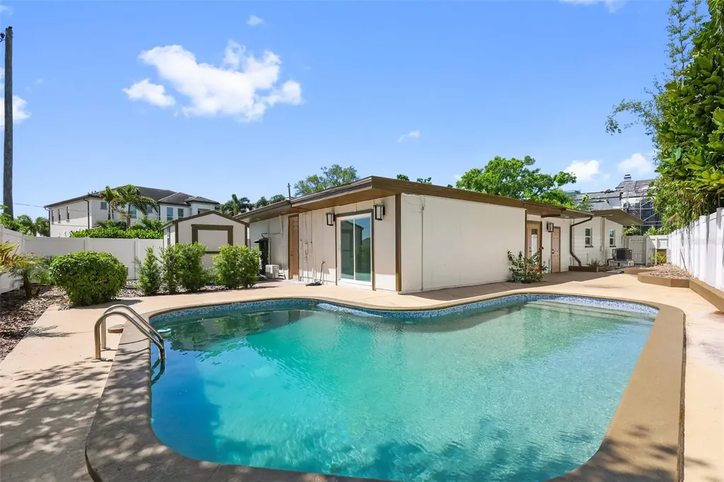 25 Sandpiper Road Tampa FL 33609