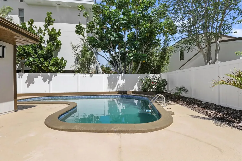 25 Sandpiper Road Tampa FL 33609