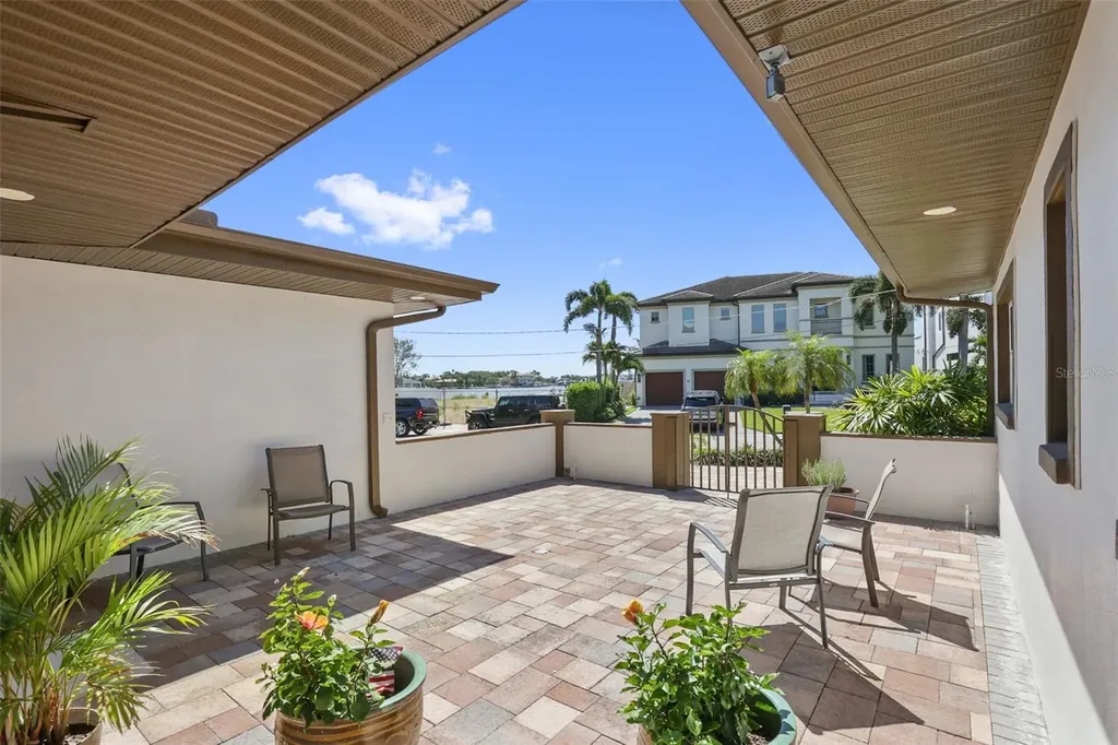 25 Sandpiper Road Tampa FL 33609