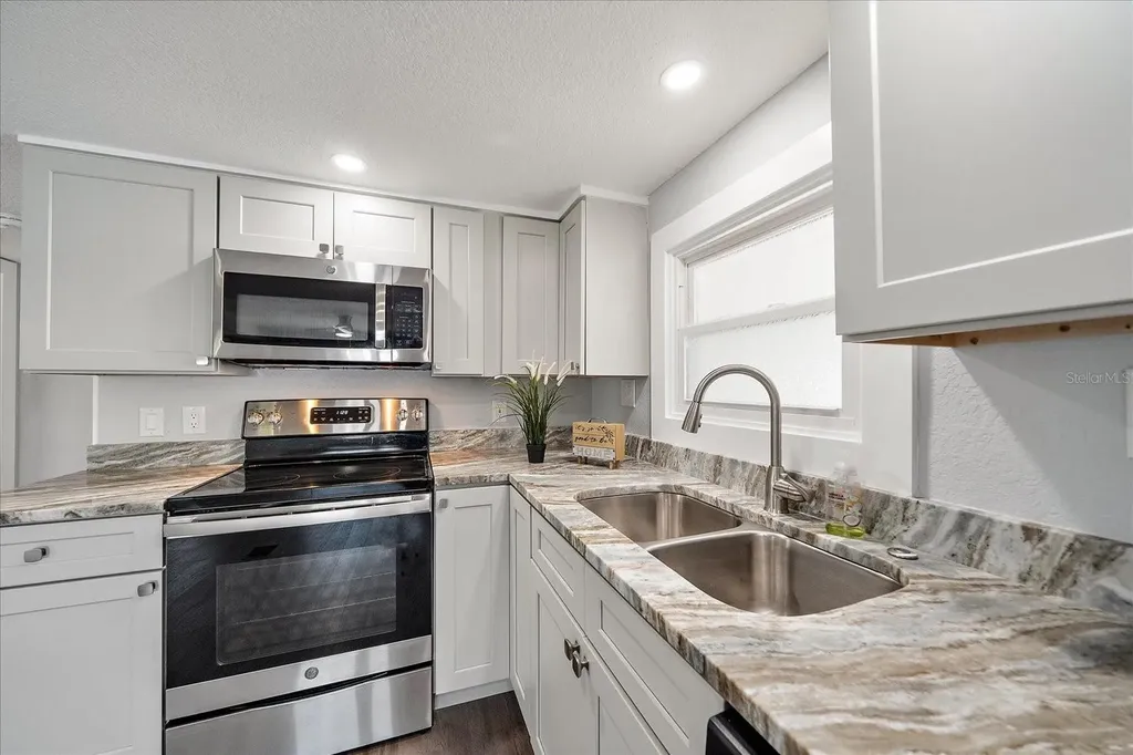 30 Flores Drive Palmetto FL 34221