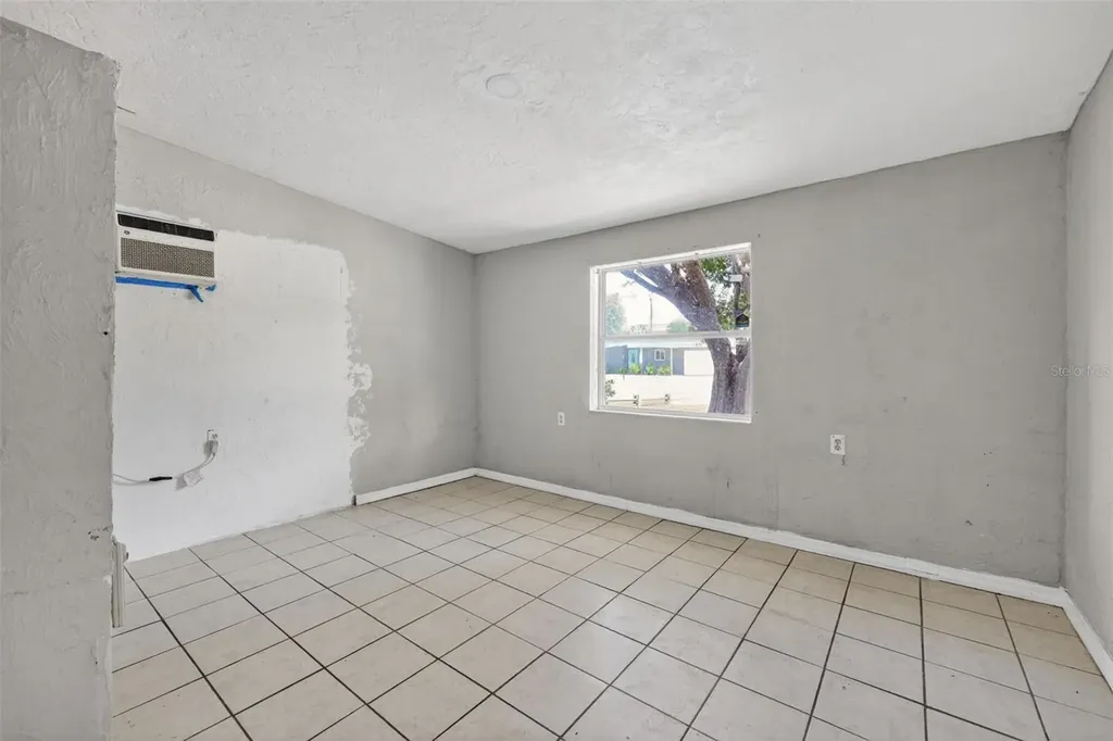 5828 22nd Street W Bradenton FL 34207