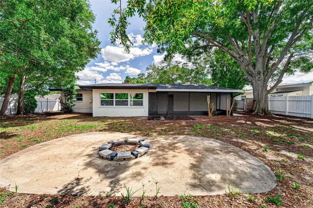 2141 Indian Avenue S Belleair Bluffs FL 33770