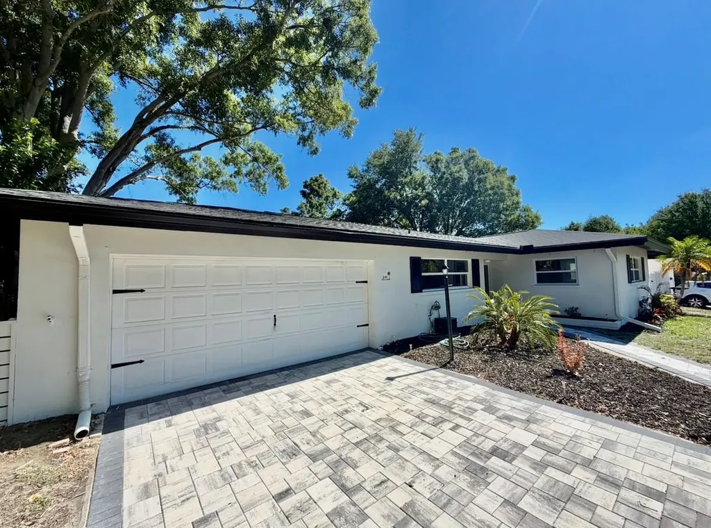 2141 Indian Avenue S Belleair Bluffs FL 33770