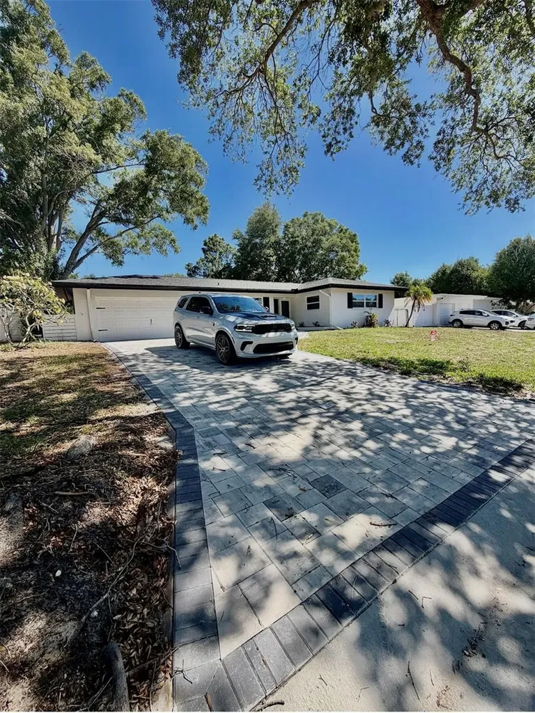 2141 Indian Avenue S Belleair Bluffs FL 33770