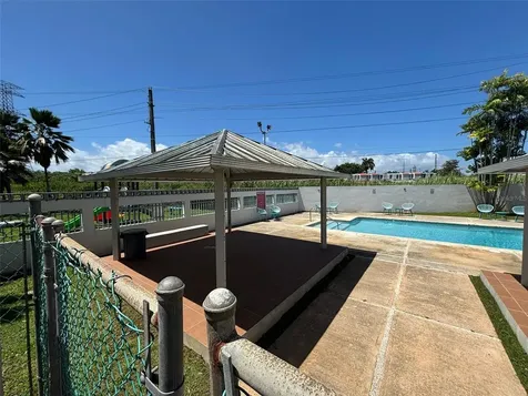 Apt E-1 107 Plazas De Torrimar I Bayamon PR 00959