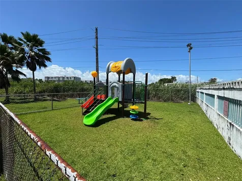 Apt E-1 107 Plazas De Torrimar I Bayamon PR 00959