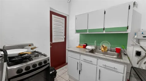 162 La Placita De Santurce, Dos Hermanos San Juan PR 00907