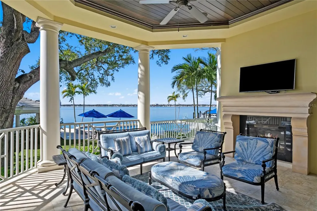 52 Ladoga Avenue Tampa FL 33606