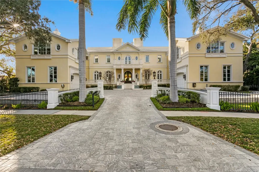 52 Ladoga Avenue Tampa FL 33606