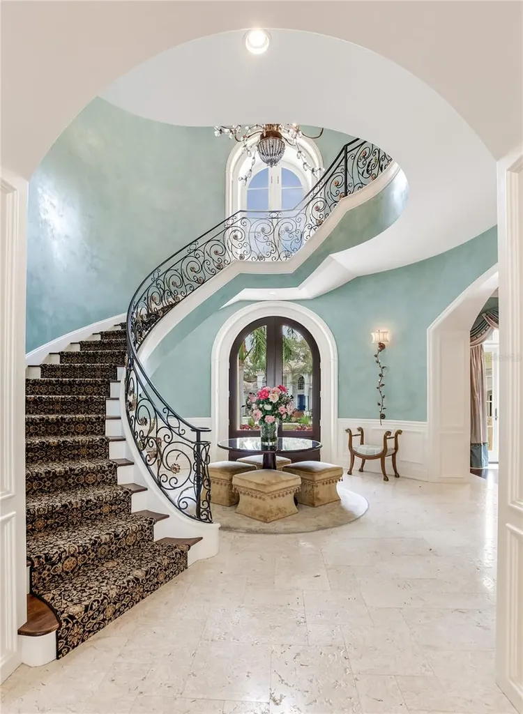 52 Ladoga Avenue Tampa FL 33606