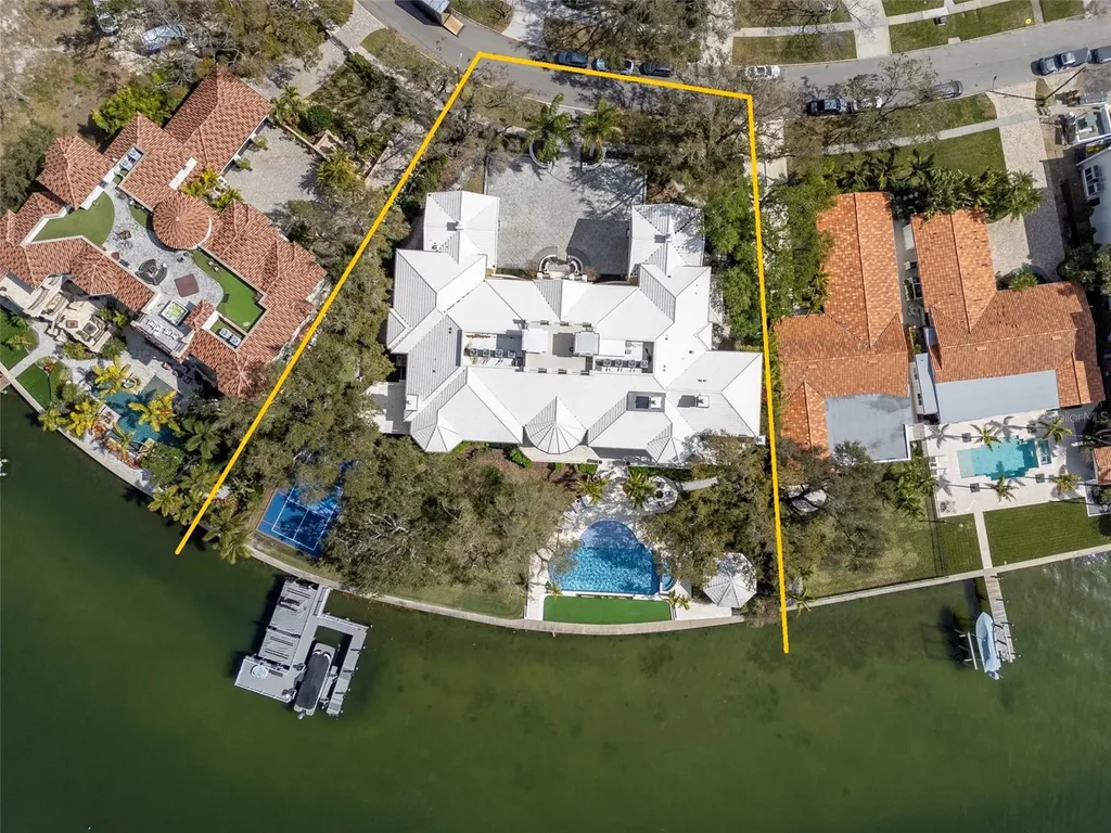 52 Ladoga Avenue Tampa FL 33606