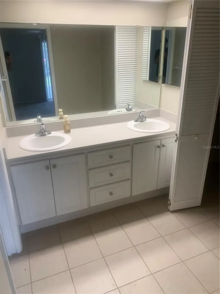 4753 Ringwood Meadow Sarasota FL 34235