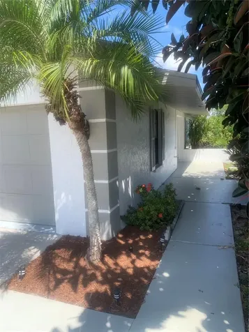 4753 Ringwood Meadow Sarasota FL 34235
