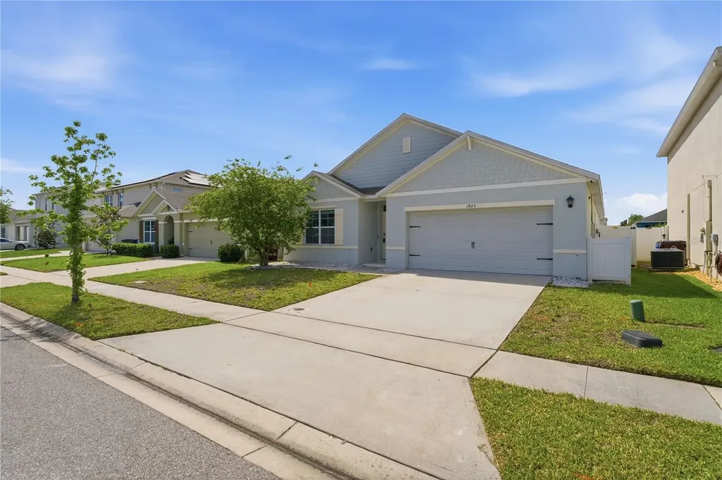 1823 Bluepoint Street St Cloud FL 34771