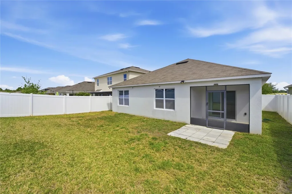 1823 Bluepoint Street St Cloud FL 34771
