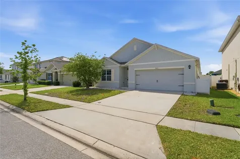 1823 Bluepoint Street St Cloud FL 34771