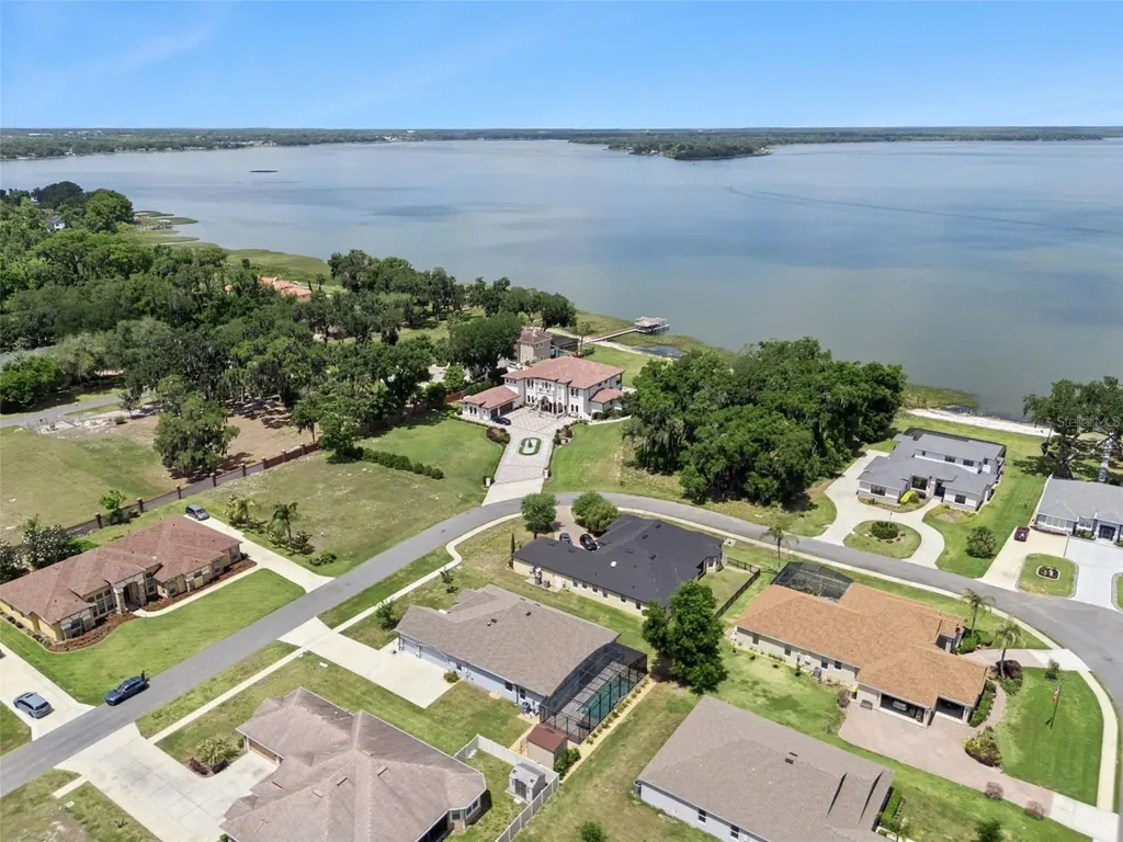 714 Oaks Shores Road Leesburg FL 34748