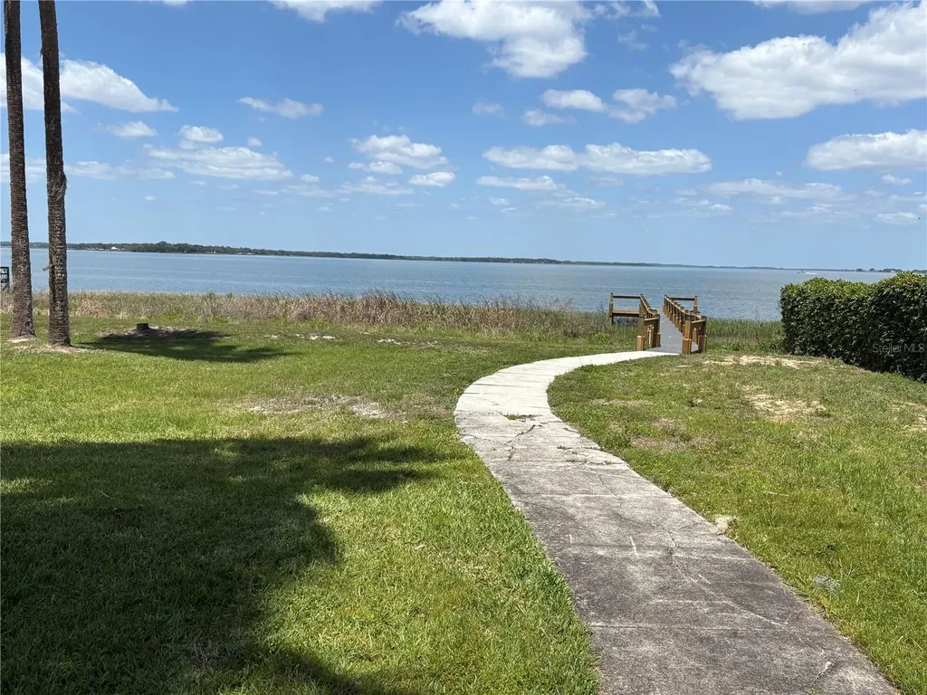 714 Oaks Shores Road Leesburg FL 34748