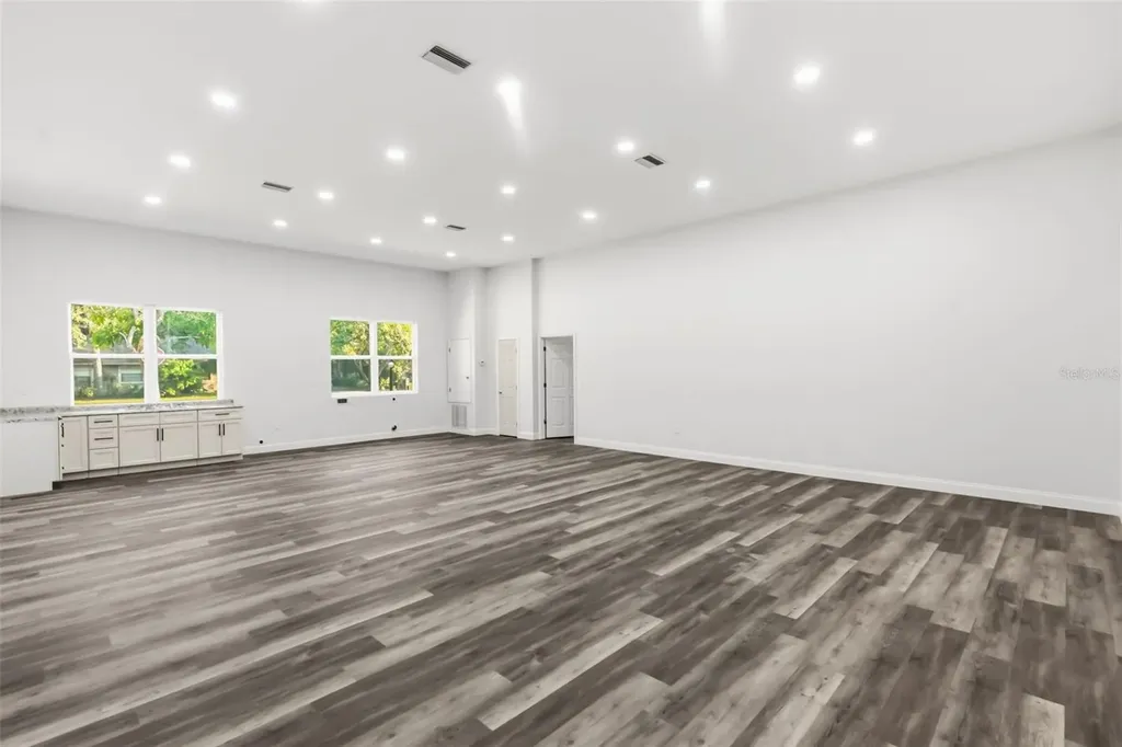 2726 6th Avenue W Bradenton FL 34205