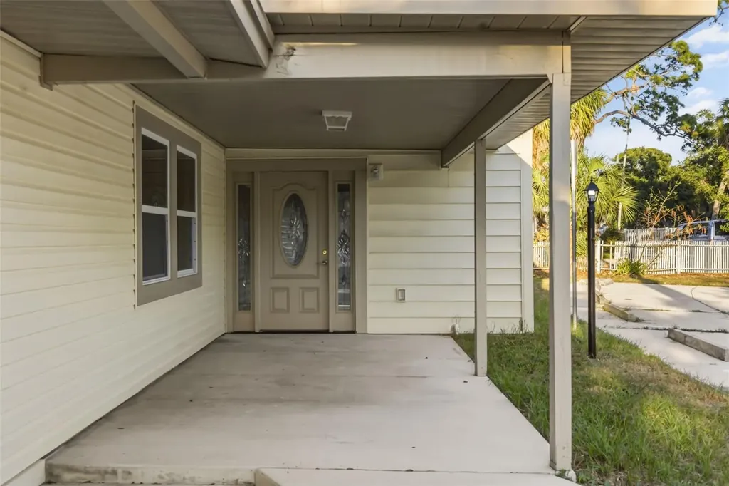 2726 6th Avenue W Bradenton FL 34205