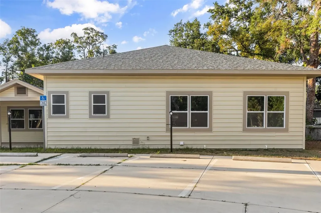 2726 6th Avenue W Bradenton FL 34205