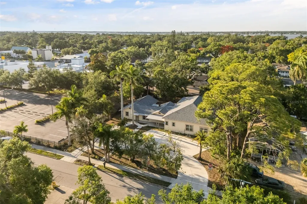 2726 6th Avenue W Bradenton FL 34205