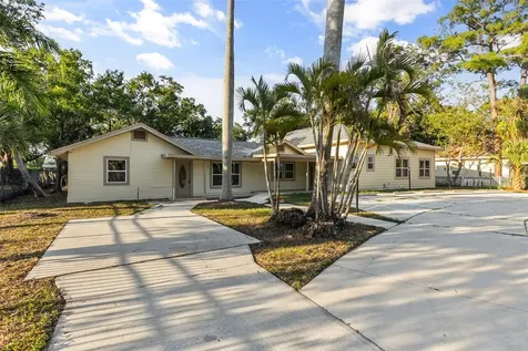 2726 6th Avenue W Bradenton FL 34205