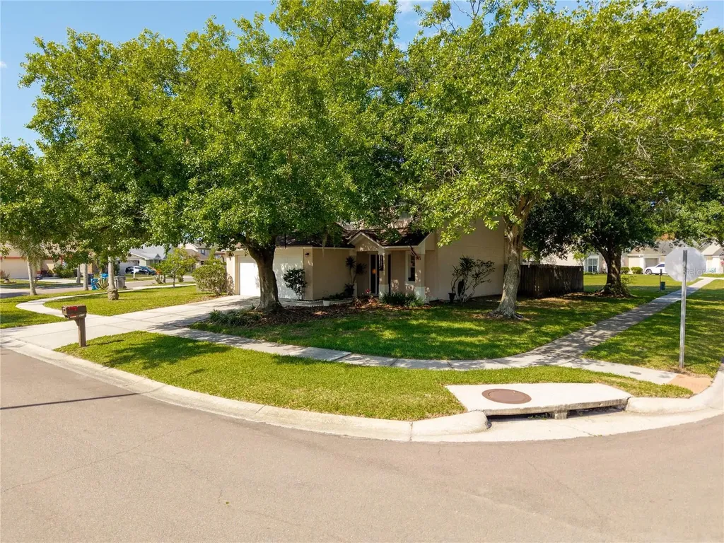9758 Fox Hollow Road Tampa FL 33647