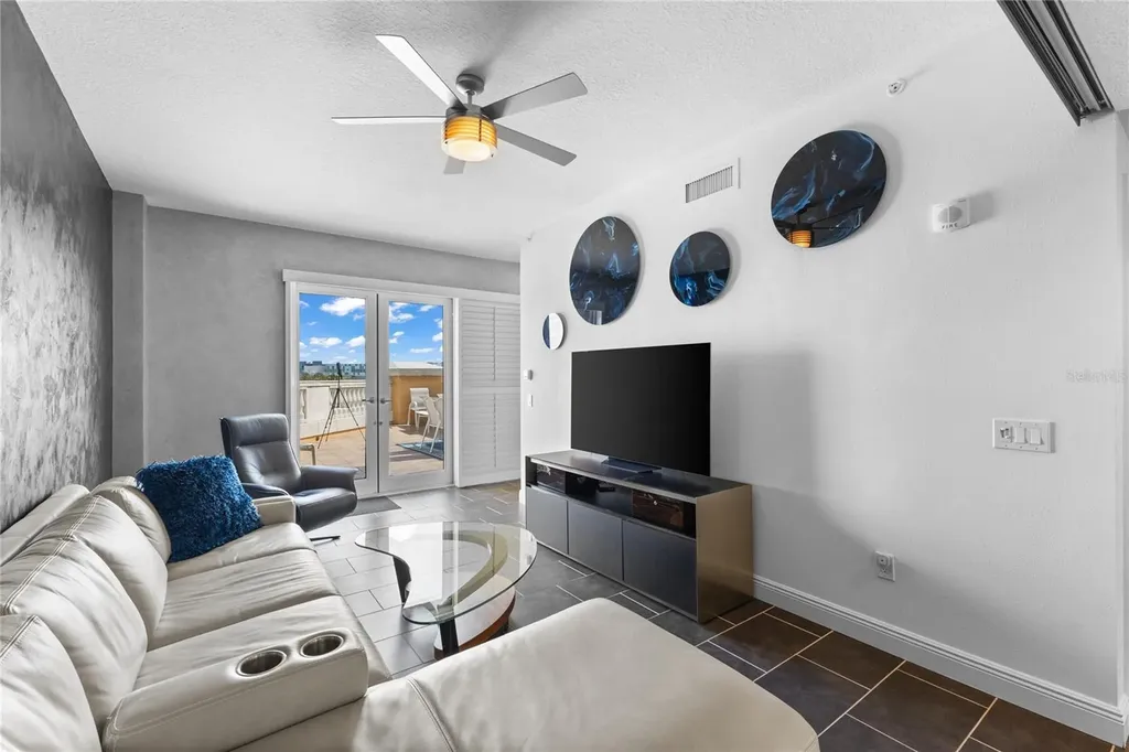 800 N Tamiami Trail Sarasota FL 34236