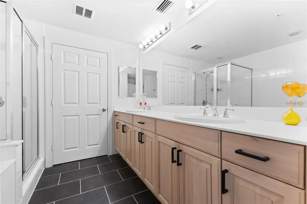 800 N Tamiami Trail Sarasota FL 34236