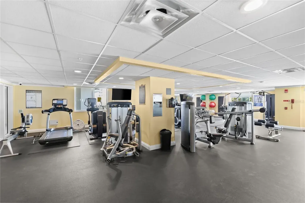 800 N Tamiami Trail Sarasota FL 34236