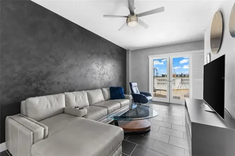 800 N Tamiami Trail Sarasota FL 34236